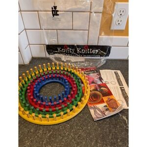 Provo Craft Knifty Knitter Round Loom Set 4 Sizes Yellow Green Red Blue Bag Book